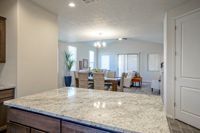 2006 de Kooning Ave SE unit 36383954, Albuquerque, NM 87106 - photo 4