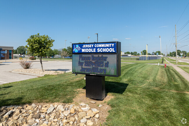 Illini Middle School serves students in grades 5-7.