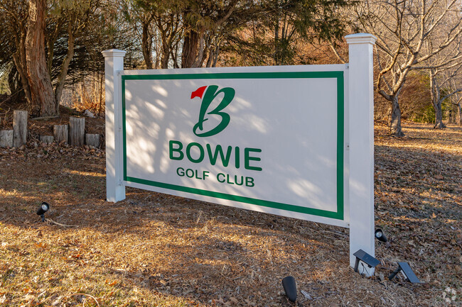 The Bowie Golf Club is a popular attraction in the Rockledge neighborhood.