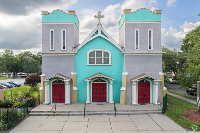 Architectural diversity contributes to a beautiful neighborhood.