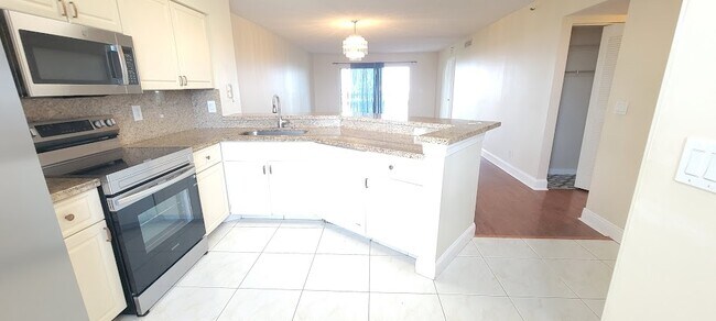2215 Cypress Island Dr unit Cypress Bend, Pompano Beach, FL 33069 - photo 5