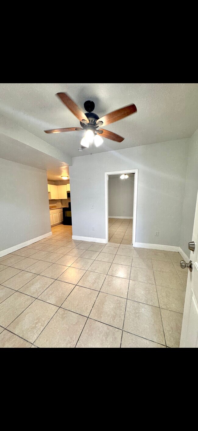 4101 Columbia St unit 4101 Columbia St apt, Orlando, FL 32811 - photo 3