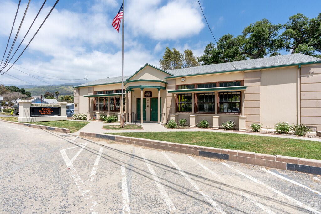 Mupu Elementary School is a K-8 public school.