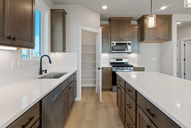 7845 Lennox St, West Richland, WA 99353 - photo 6