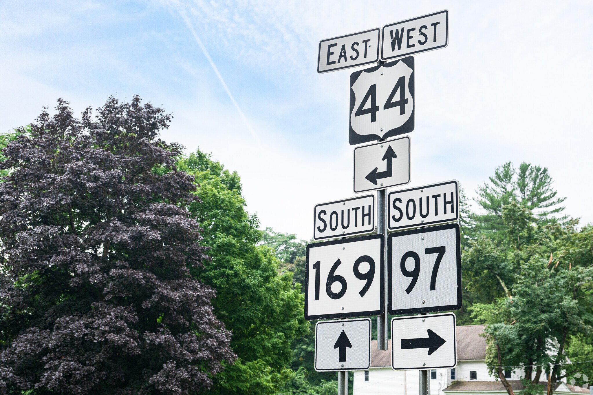 Pomfret is centrally located about 30 miles south of Worcester, 35 miles west of Providence.