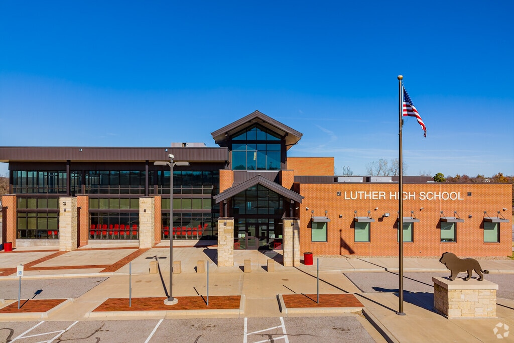 Here is the main building of Luther High School