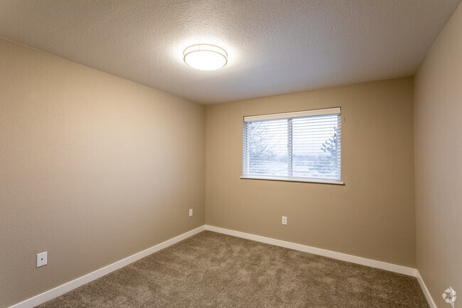 2BR, 1BA - 884 SF - Renovated