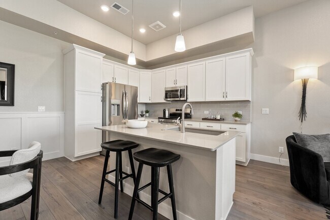 6825 Maple Leaf Dr unit 201, Timnath, CO 80547 - photo 2