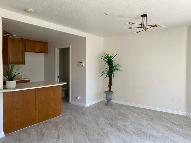 Dining Room & Kitchen