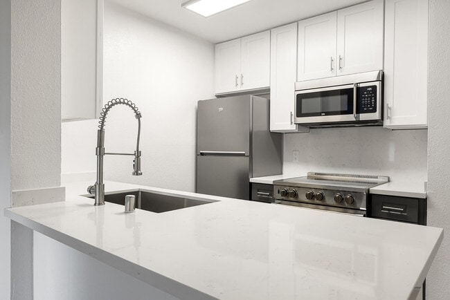 Bay, San Diego, CA 92109 - photo 5