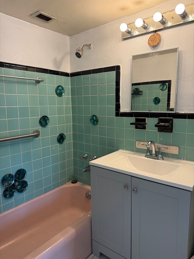 Gardens on the Bay unit 226, Miami Beach, FL 33141 - photo 4