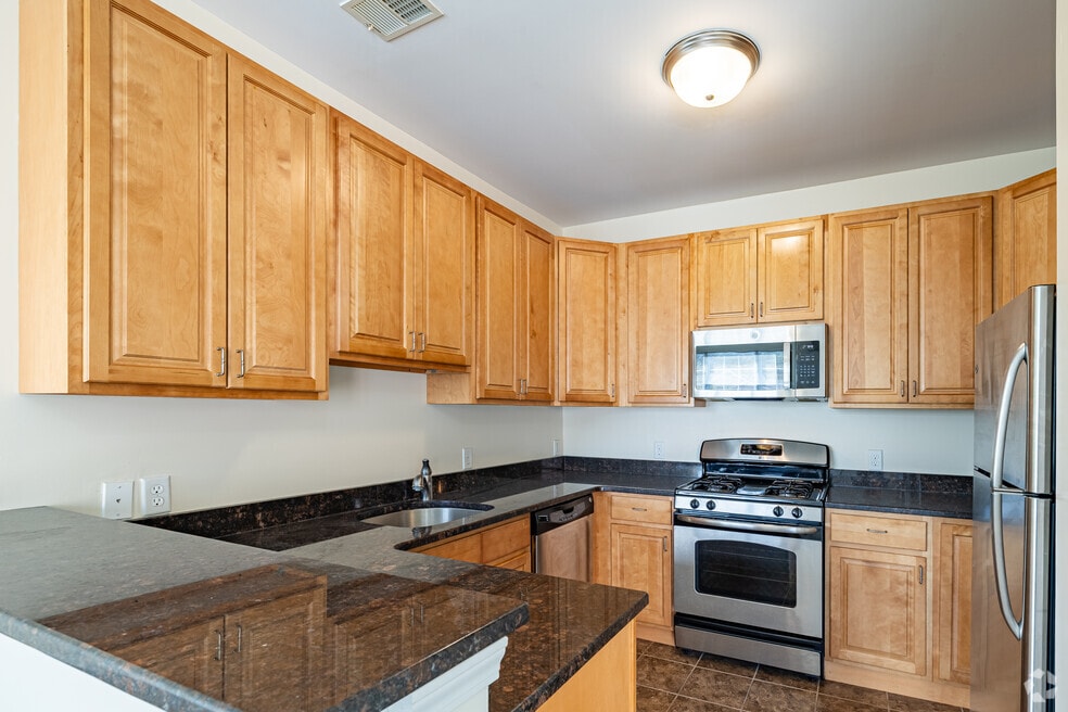2BR, 2BA - 1,104SF - Hampton - Kitchen