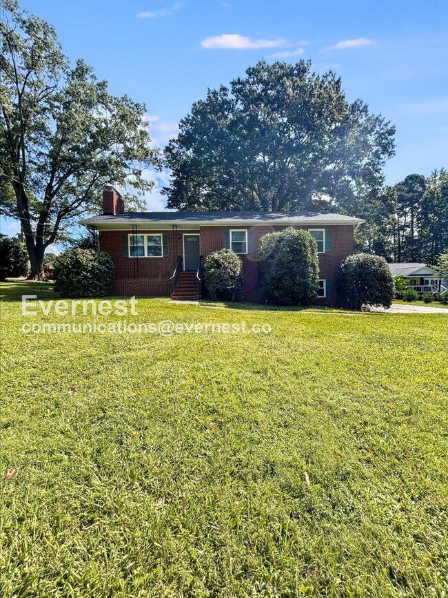 6728 Kemp St, Charlotte, NC 28213