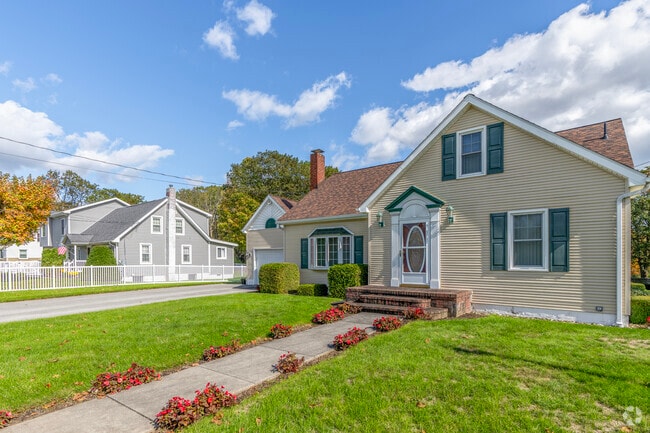 Munster is a suburban-rural area with a mix of homes, and most residents own their properties.