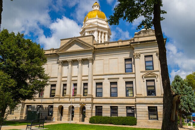 Seward's town square is built around its magnificent courthouse, which was built in 1907.