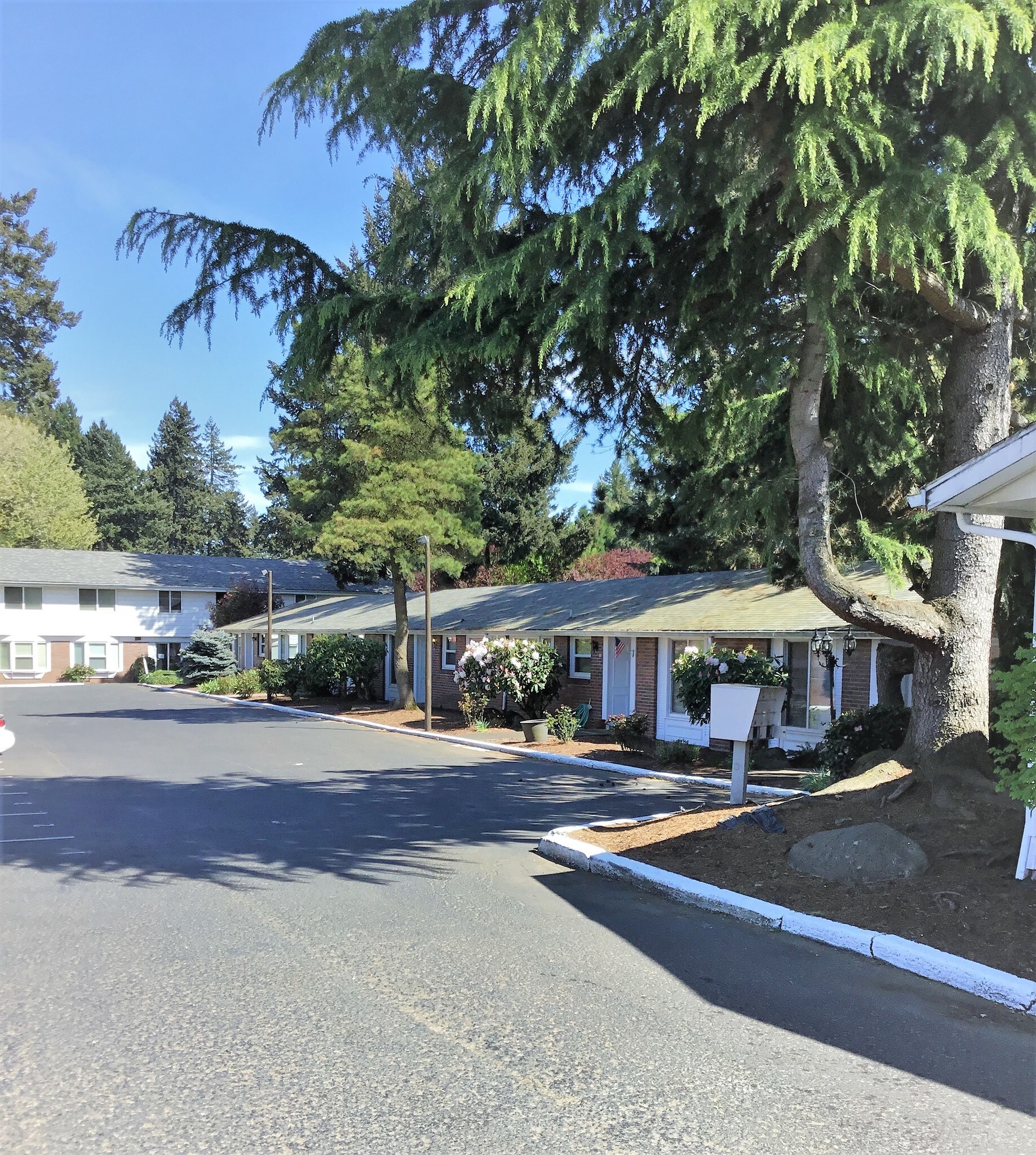 Glendoveer Village Property