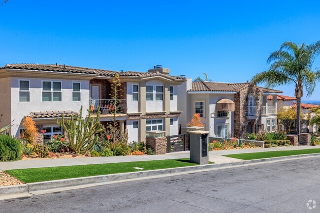 Modern homes built on the slope towards the apex of Signal Hill.