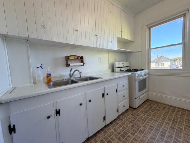 32 Alpine Ave unit 3, Fairhaven, MA 02719 - photo 5