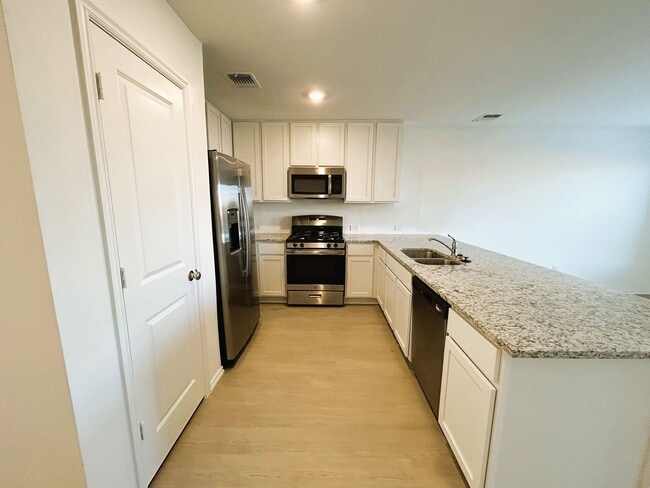 3231 NW 147th Terrace, Oklahoma City, OK 73134 - photo 4