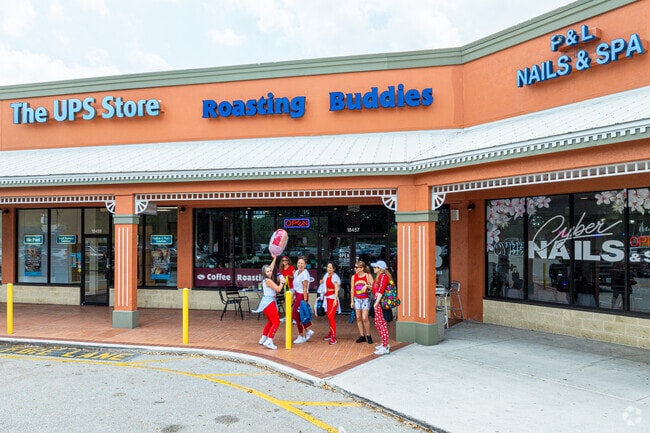 At the Chapel Trail Plaza you will find the Roasting Buddies in Chapel Trail.