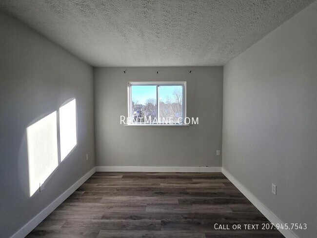 8 Hillside Ln unit 5, Lewiston, ME 04240 - photo 5