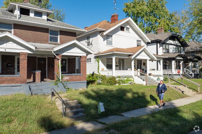 Along Five Oaks neighborhood streets you'll find a wide variety home styles.