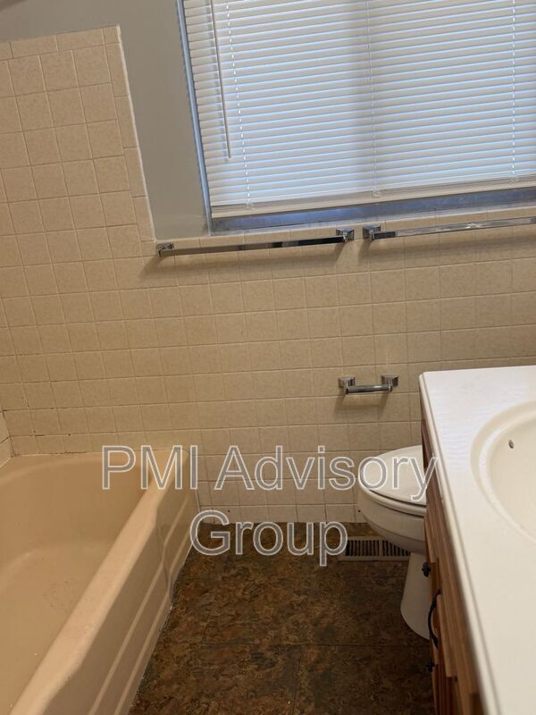 1817 SW 71st Terrace, Topeka, KS 66619 - photo 7