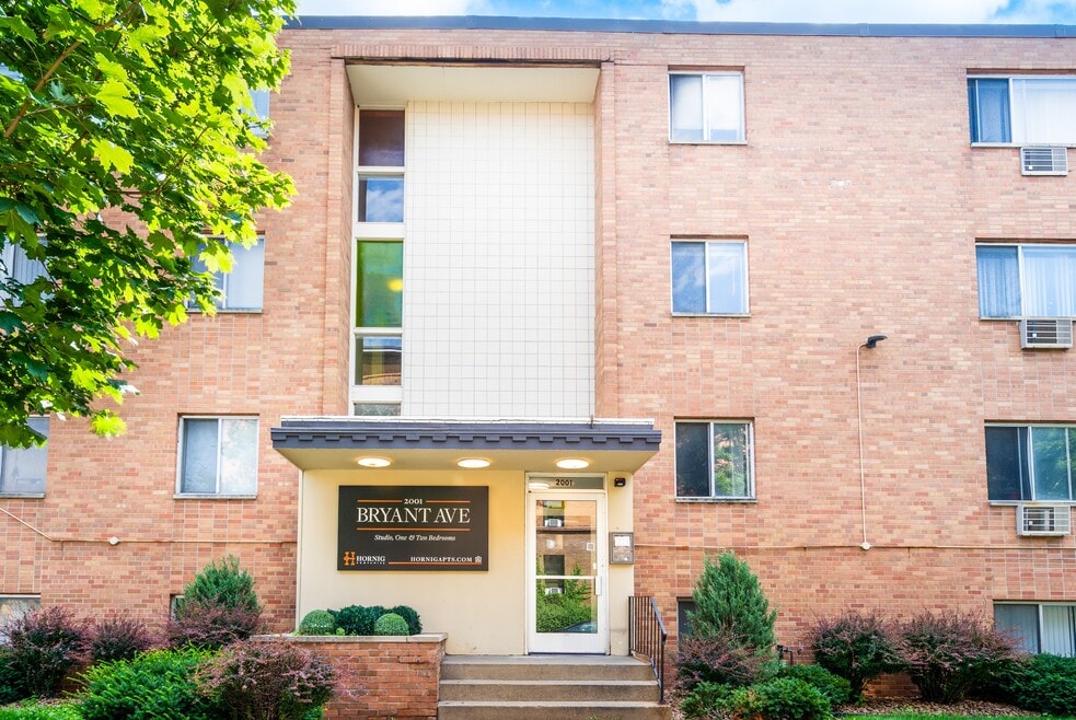 2001 Bryant Ave S