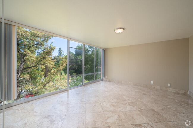 2BR, 1BA - Designer