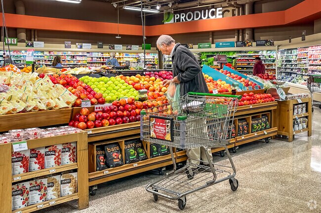 Publix grocery store near Del Prado neighborhood has everything for your grocery needs.