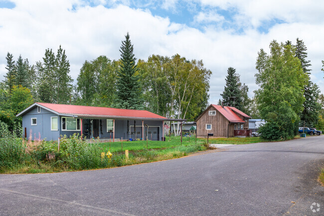 Smaller modest homes can be found in the Aurora-Lemeta neighborhood.