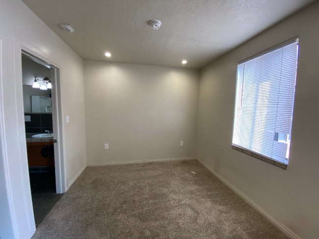 57 W Vine St unit 310, Tooele, UT 84074 - photo 2
