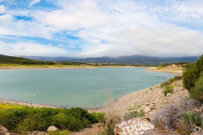 Grass Valley Reservoir at Harvey Gap Park offers kayaking and fishing.