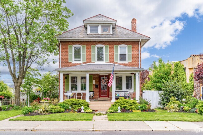 There are many beautifully maintained historic American Foursquare homes in Franconia Township.