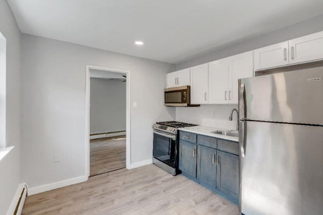 905 E Cliveden St unit B202, Philadelphia, PA 19119 - photo 2