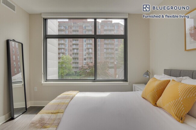 4901 Montgomery Ln unit FL3-ID807, Bethesda, MD 20814 - photo 7