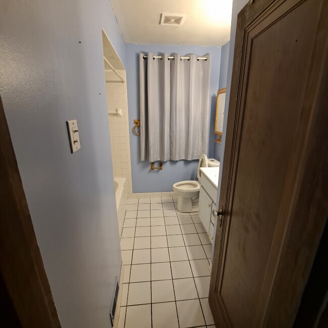 5141 Sumter Ave unit 2, Cincinnati, OH 45238 - photo 4