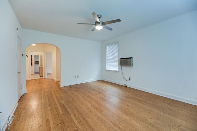 2614 41st St NW unit 4, Washington, DC 20007 - photo 2