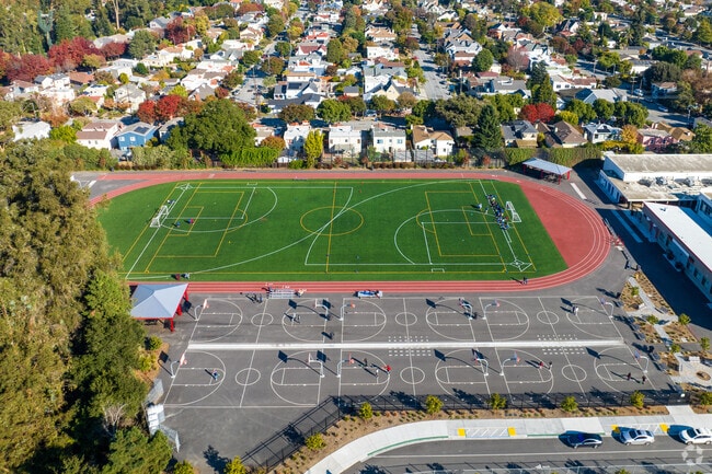 Bancroft Middle School serves grades 6-8 with a student-teacher ratio of 22 to 1.