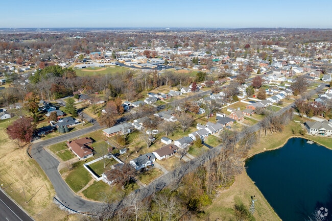 Nestled just 15 miles southeast of St. Louis, Columbia offers the charm of a close-knit community with easy access to big-city amenities.