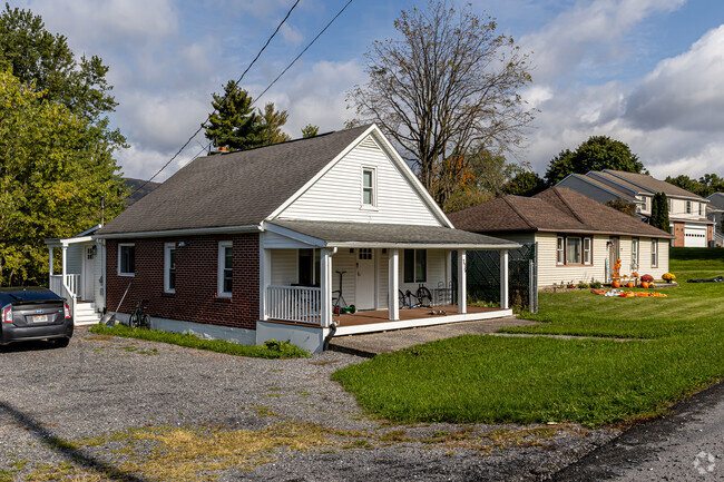 Smaller houses can be found near the center of town in Potter.