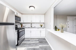 423 S Governor Printz Blvd, Essington, PA 19029