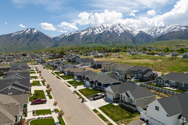 A bird's-eye view of Payson and Mount Loafer reveals the town's charming cityscape.