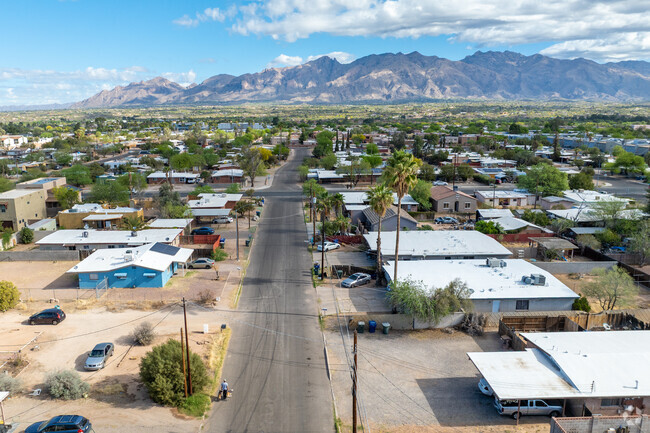 Oak Flower offers a mix of older ranch-style homes and condos.