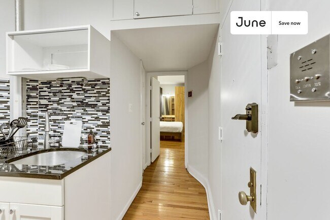 531 W 48th St, New York, NY 10036 - photo 5