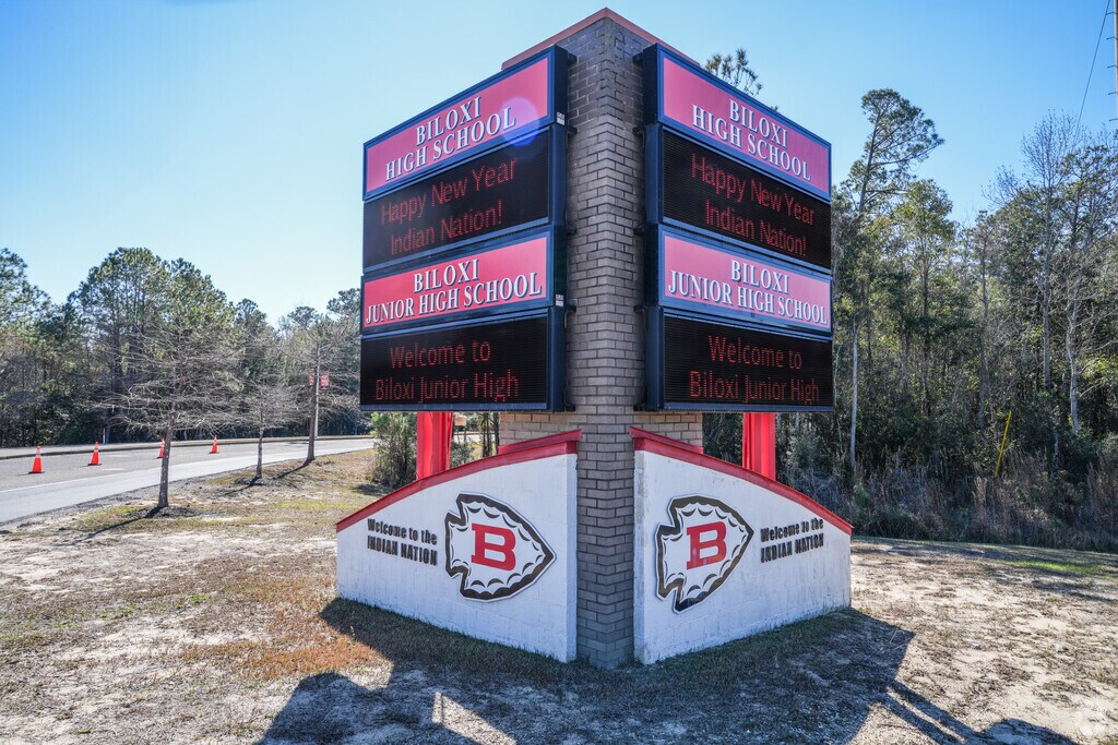 Biloxi High School offers small classrooms with a teacher-to-student ratio of 16:1.
