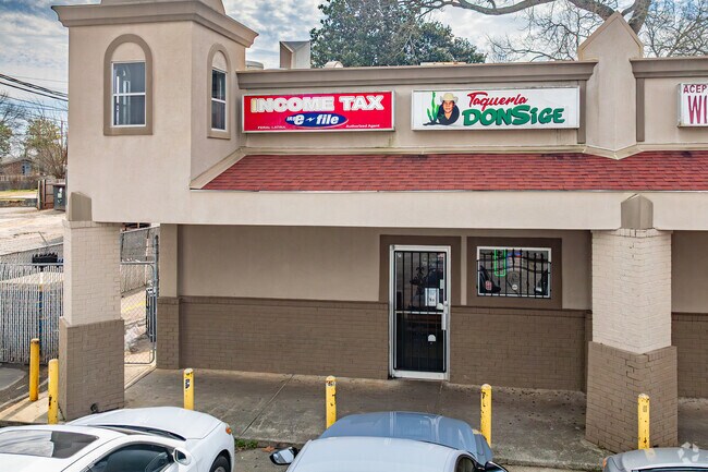 For authentic mexican flavor in Center Park, check out Taqueria Don Sige.