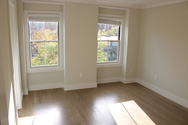 303 Maverick St unit 4, Boston, MA 02128 - photo 3