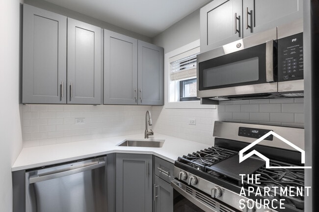 1139 Oak Ave unit E1, Evanston, IL 60202 - photo 2