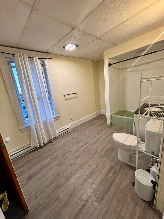 25 Lenox St unit 2R, Lawrence, MA 01843 - photo 3